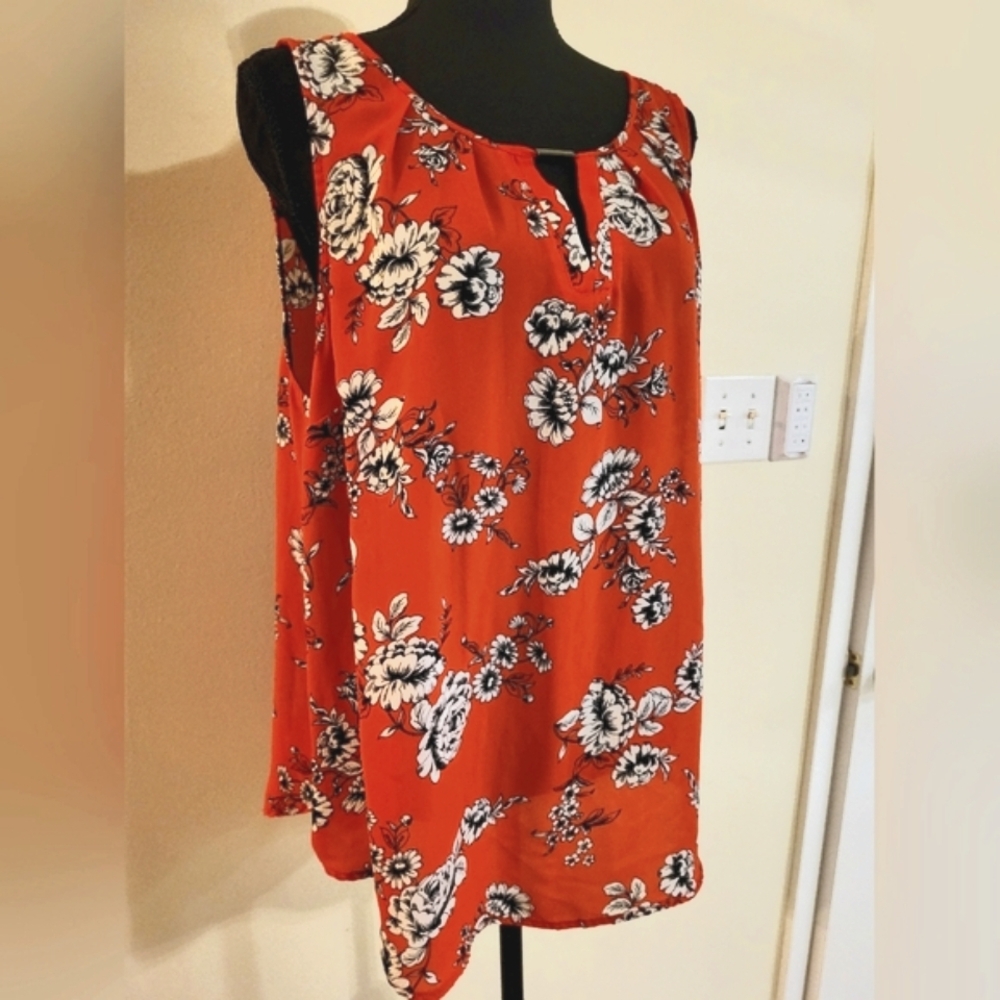 TORRID Red, Black, & White Floral Sleeveless Top (Torrid Size 0/Large) - Picture 2 of 15